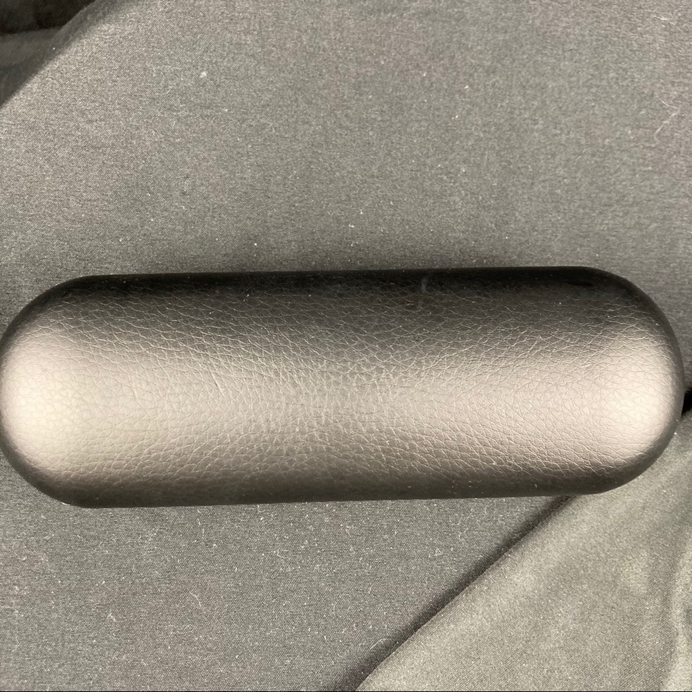 Oakley sunglasses case - Picture 5 of 6
